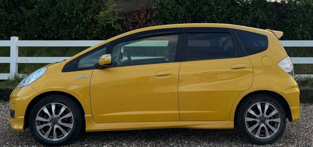 Honda Fit Rs 1.5 White #10