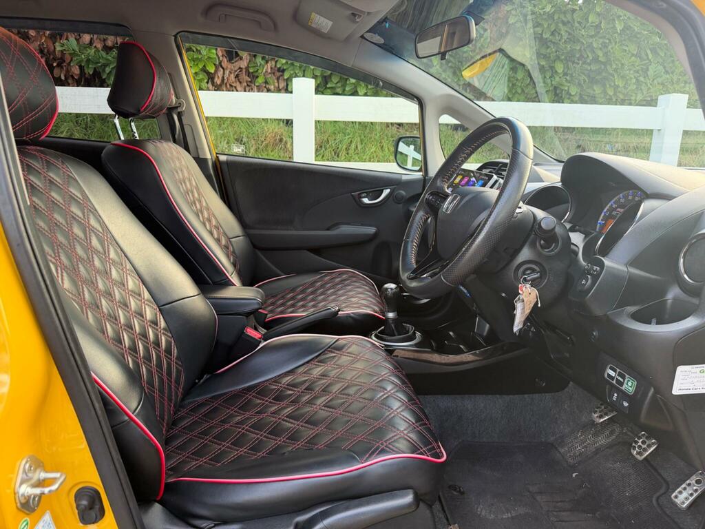 Honda Fit Rs 1.5 White #17