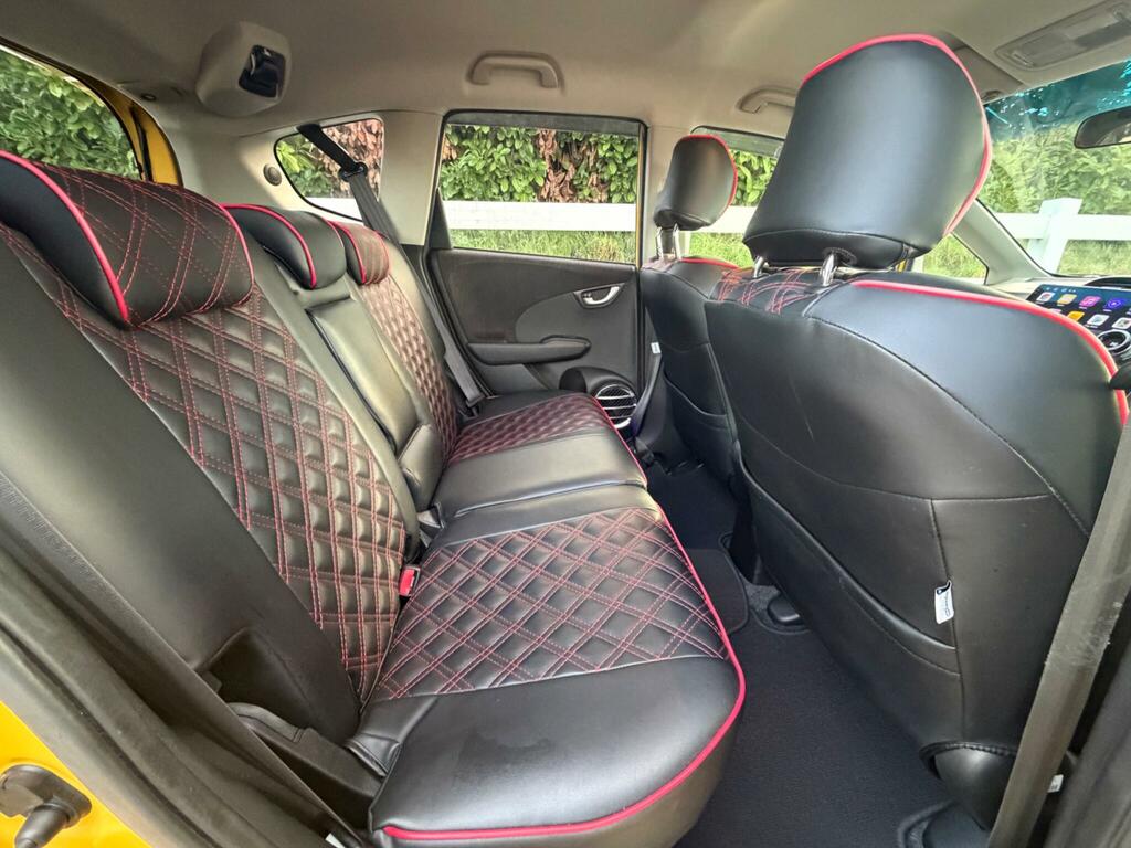 Honda Fit Rs 1.5 White #23