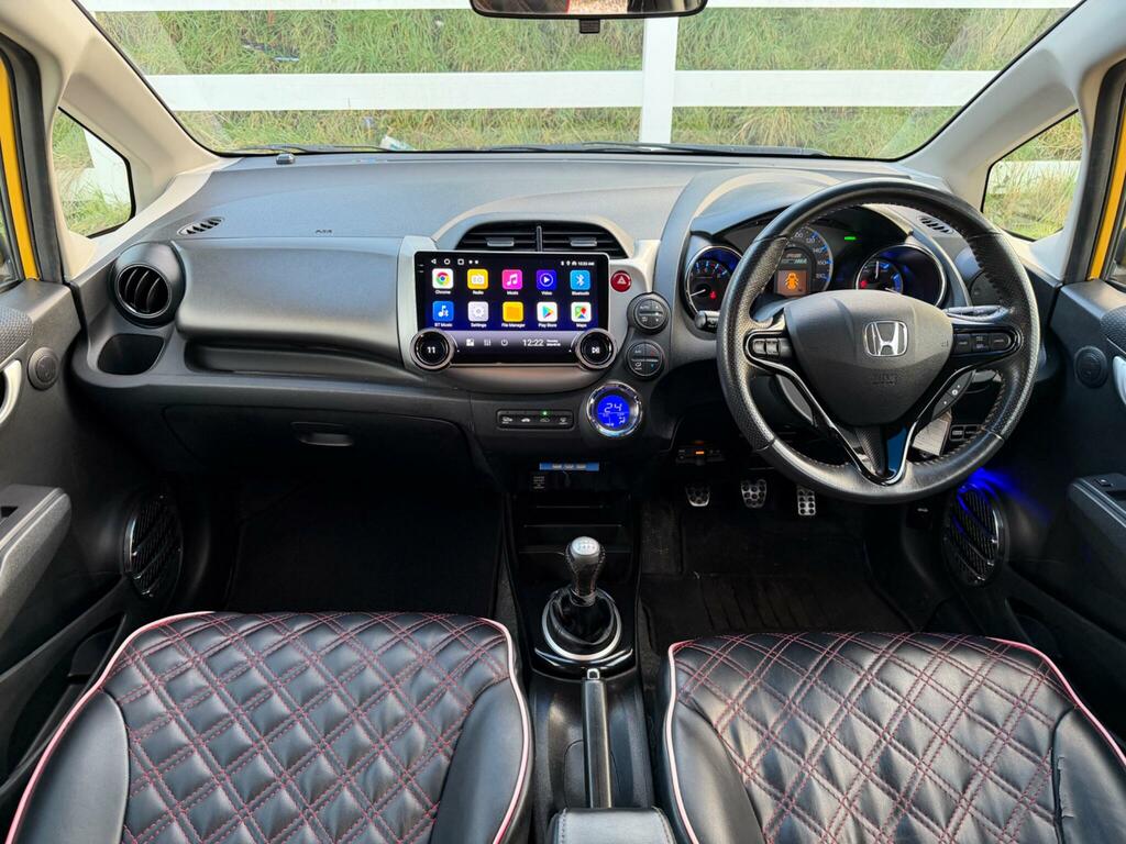 Honda Fit Rs 1.5 White #14