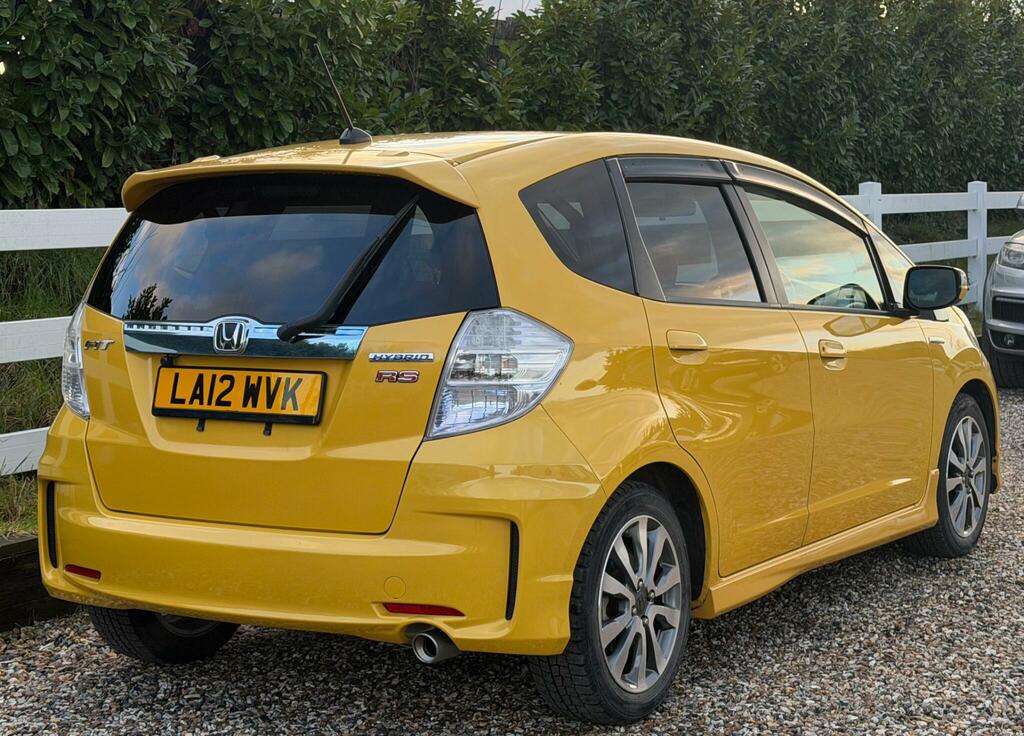 Honda Fit Rs 1.5 White #13
