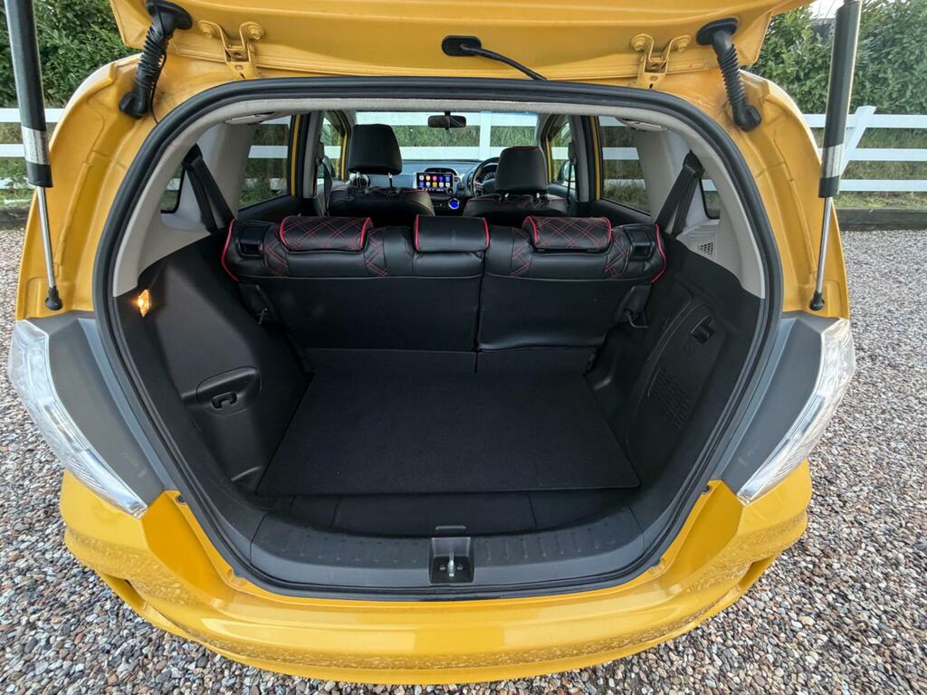 Honda Fit Rs 1.5 White #31