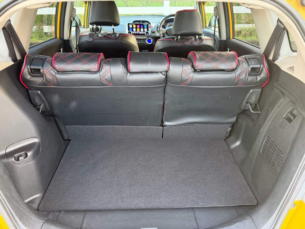 Honda Fit Rs 1.5 White #30