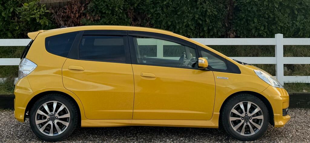 Honda Fit Rs 1.5 White #12