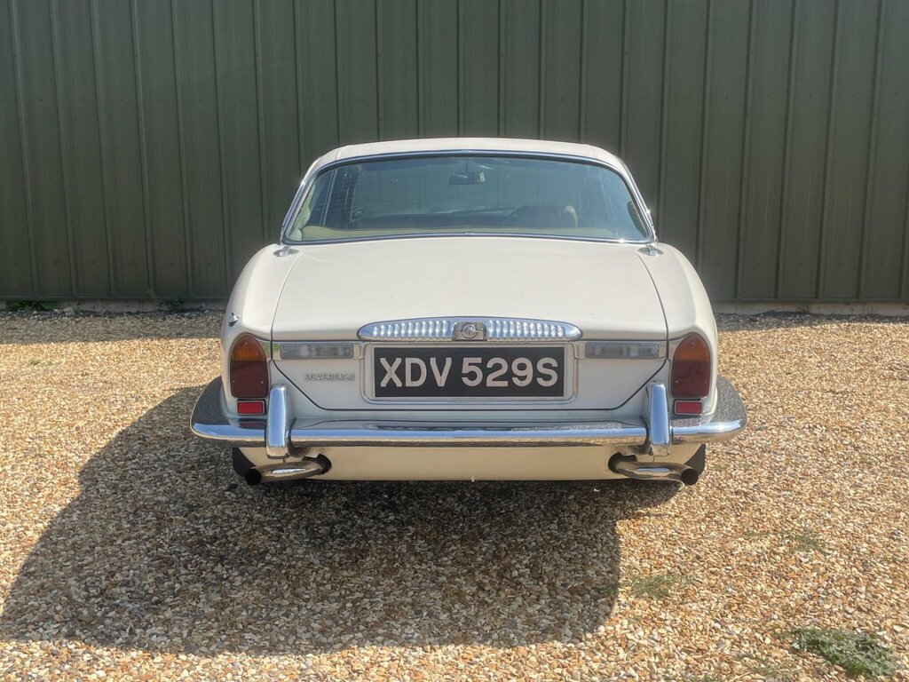 Daimler Sovereign Saloon White #6