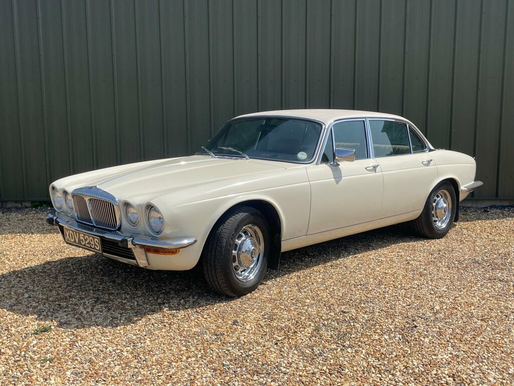 Daimler Sovereign Saloon White #3