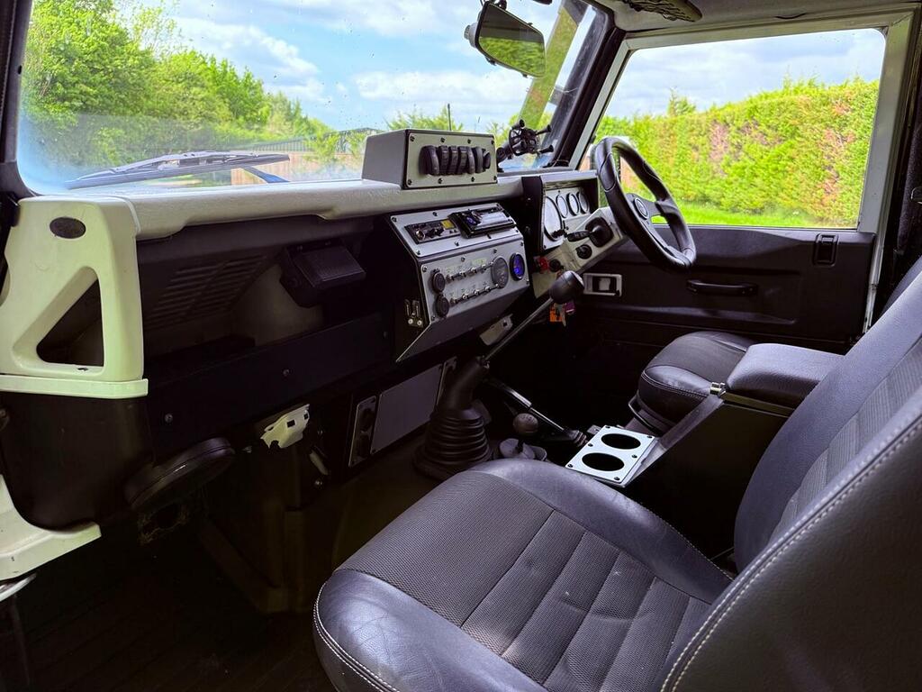 Land Rover Defender 90 Hard Top  #26