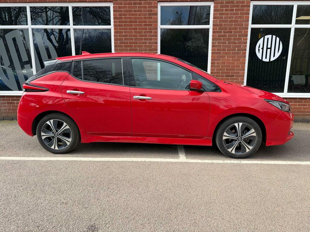 Nissan Leaf 40Kwh N-connecta SW71HGY Red #2