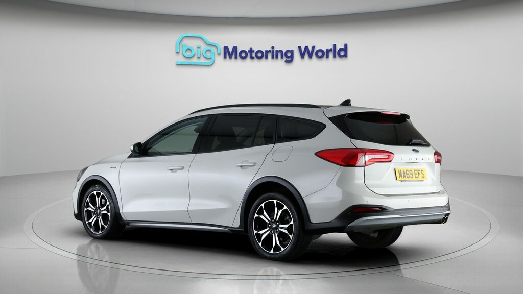 Ford Focus Active X White #5