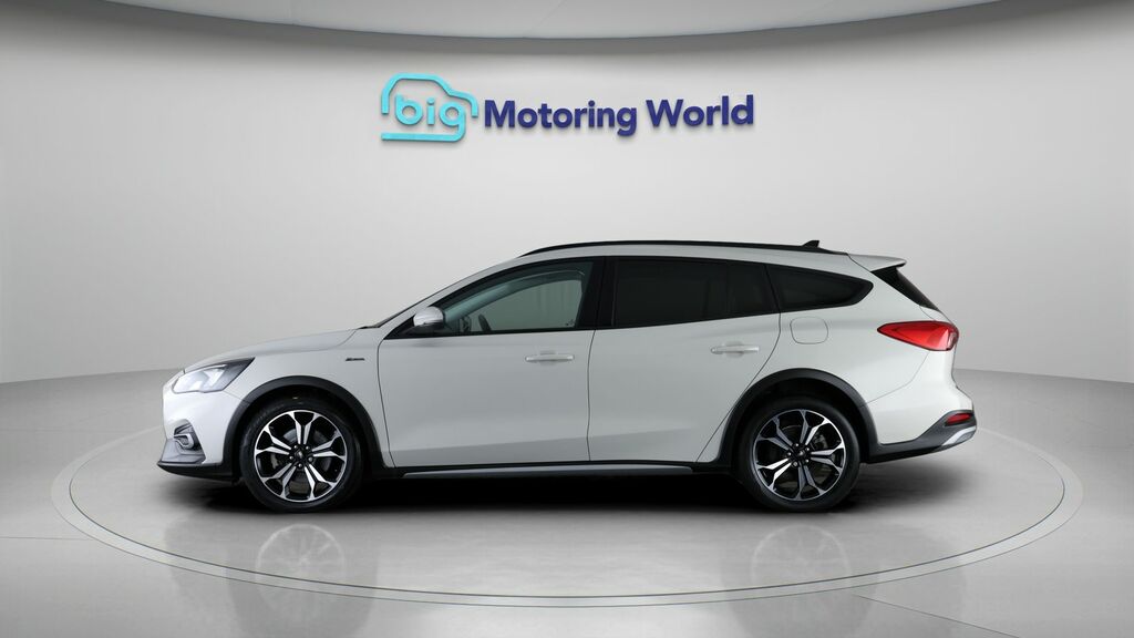 Ford Focus Active X White #4