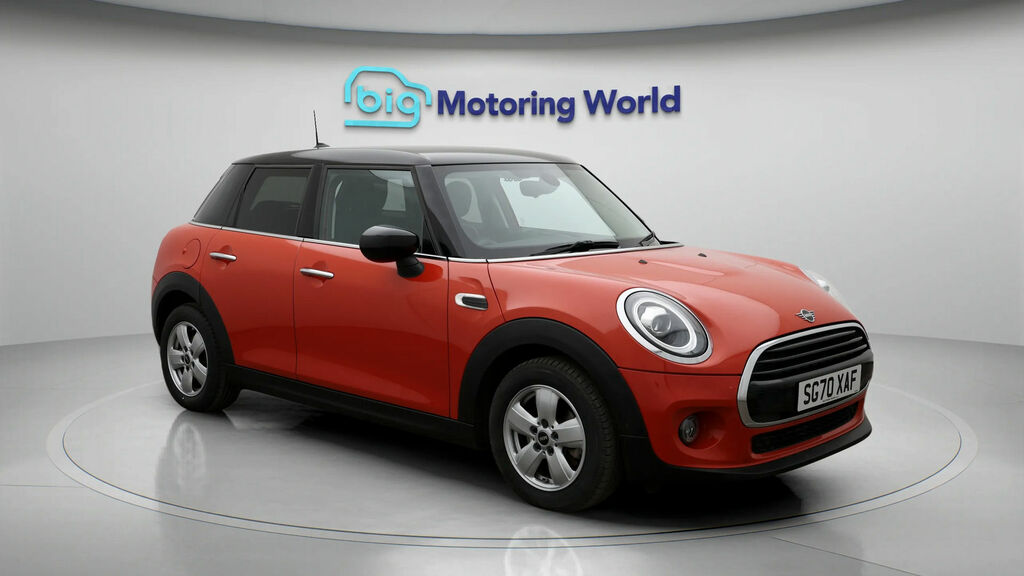 Mini Hatch Cooper Classic Orange