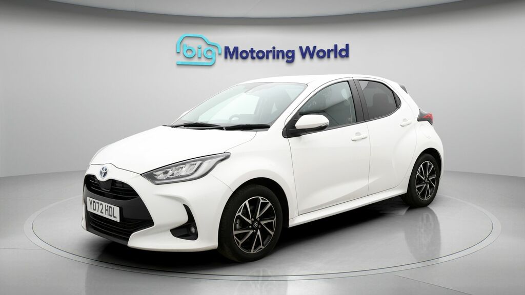 Toyota Yaris Design White #3