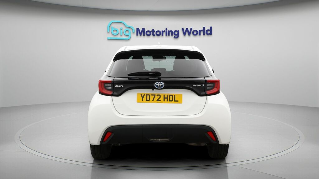 Toyota Yaris Design White #6