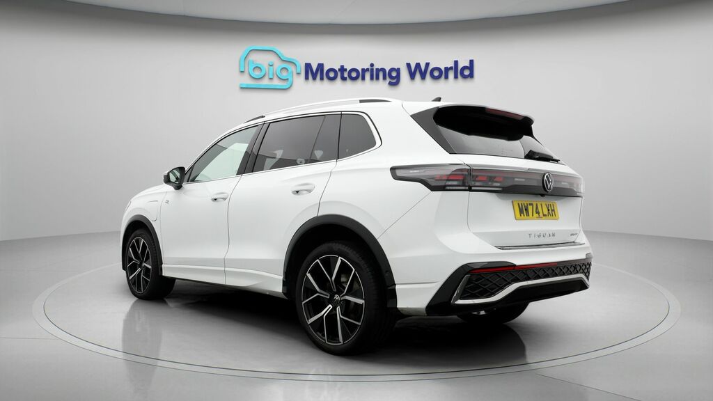 Volkswagen Tiguan R-line MW74LXH White #5