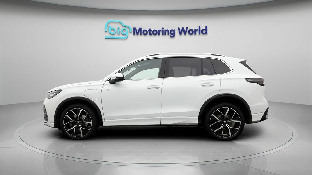 Volkswagen Tiguan R-line MW74LXH White #4