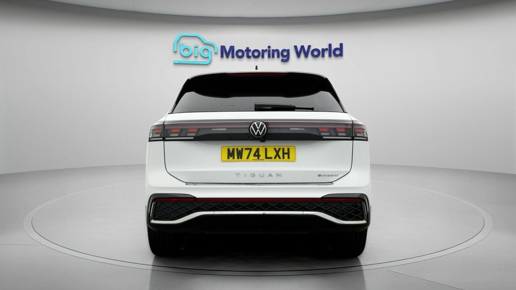 Volkswagen Tiguan R-line MW74LXH White #6