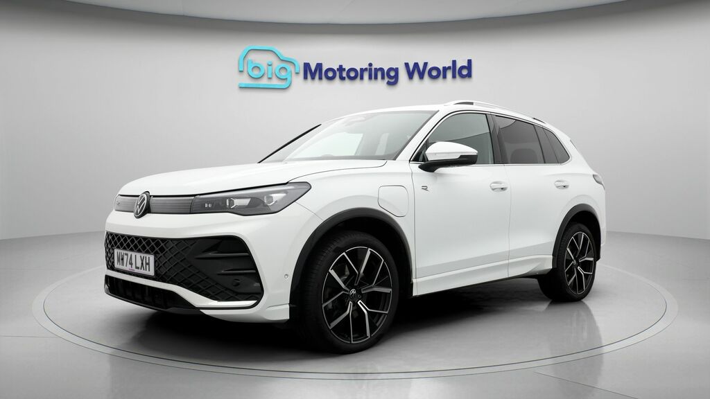 Volkswagen Tiguan R-line MW74LXH White #3