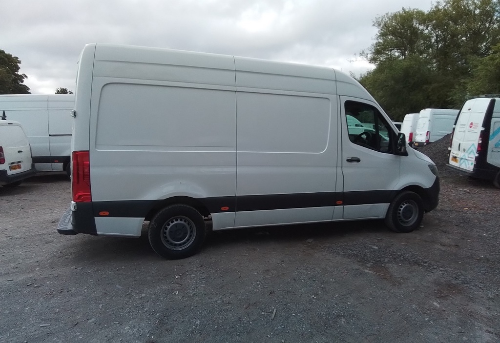 Mercedes-Benz Sprinter 316 Cdi 163 L2h2 Mwb High Roof Rwd KW20WVG White #2