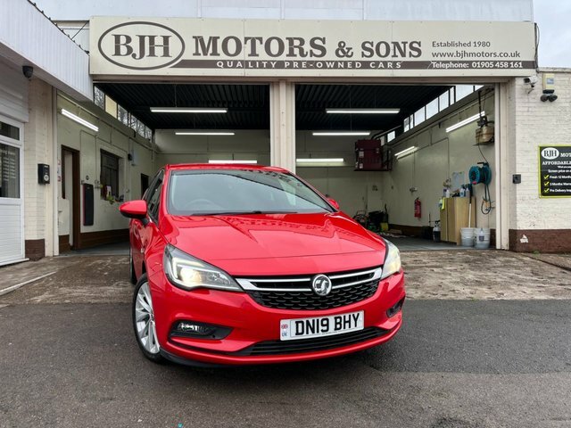 Vauxhall Astra 1.4I Turbo Design Hatchback Red