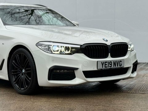BMW 5 Series 3.0 530D M YE19NVG White #2