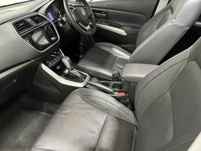 Suzuki SX4 Hatchback Red #3