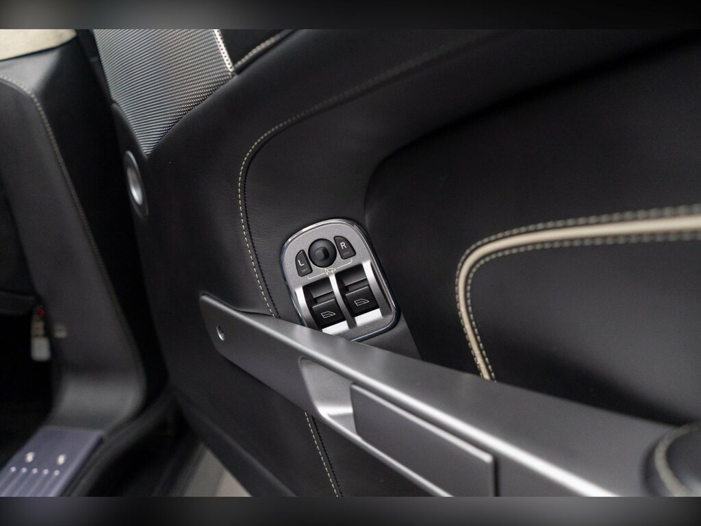 Aston Martin Virage Silver #42