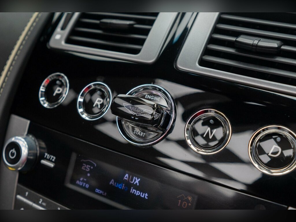 Aston Martin Virage Silver #20