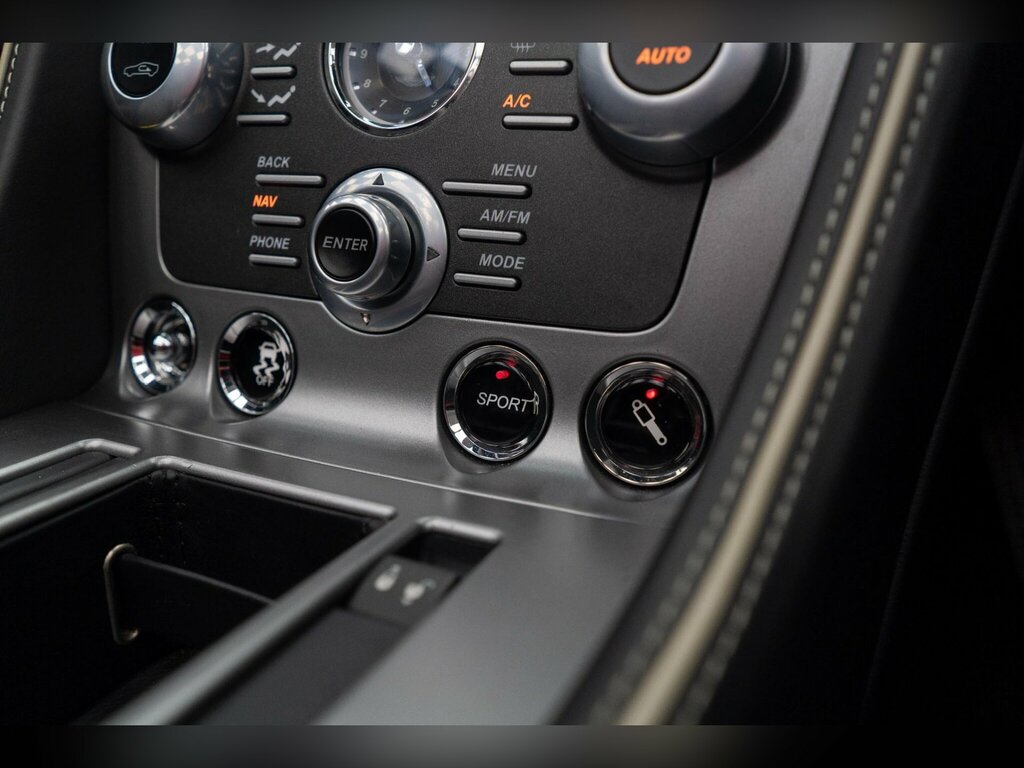 Aston Martin Virage Silver #21