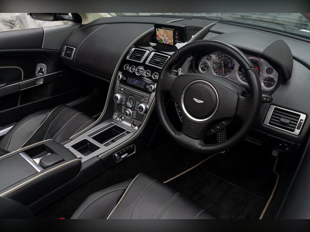 Aston Martin Virage Silver #15