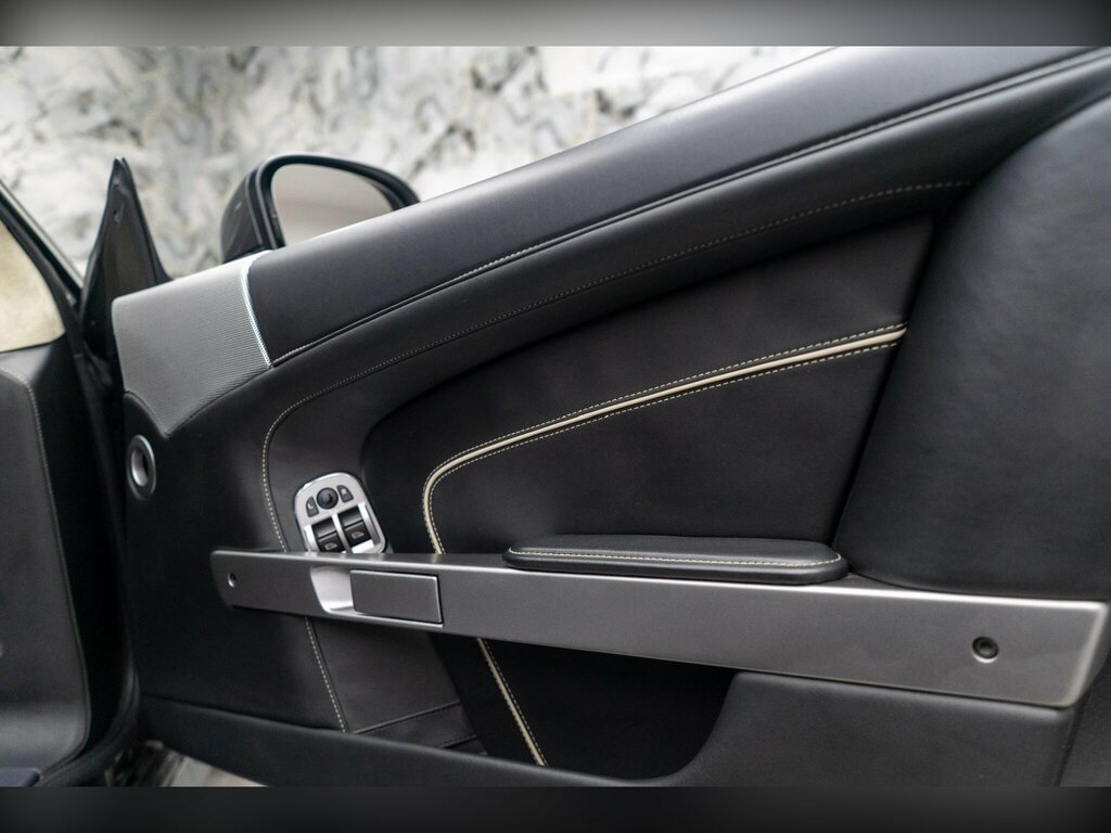 Aston Martin Virage Silver #29