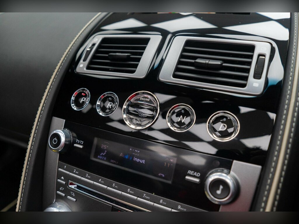 Aston Martin Virage Silver #40