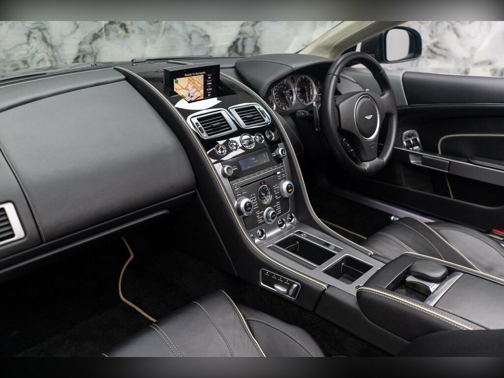 Aston Martin Virage Silver #18