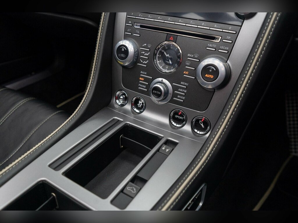 Aston Martin Virage Silver #22