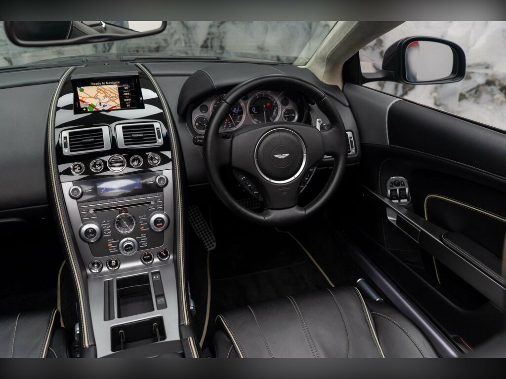 Aston Martin Virage Silver #17
