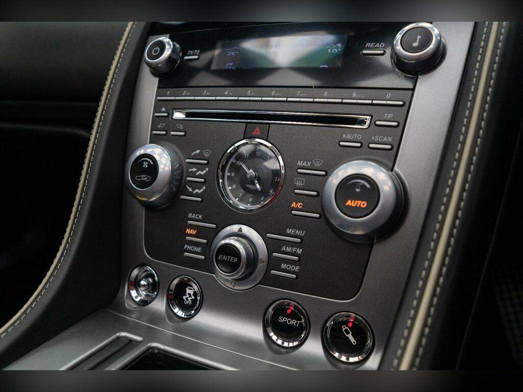 Aston Martin Virage Silver #31