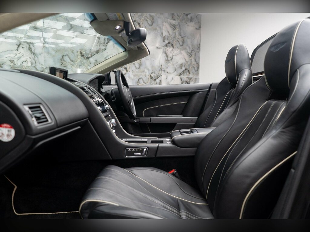 Aston Martin Virage Silver #36