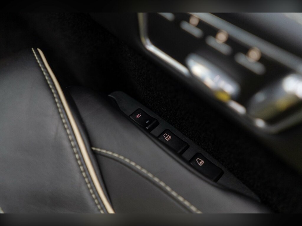 Aston Martin Virage Silver #25
