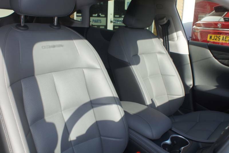 MG IM5 217Kw Standard Range 75Kwh Black #5