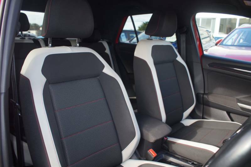 Volkswagen T-Roc 1.5 Tsi Evo Sel - 2018 67 GD67EXN Red #2