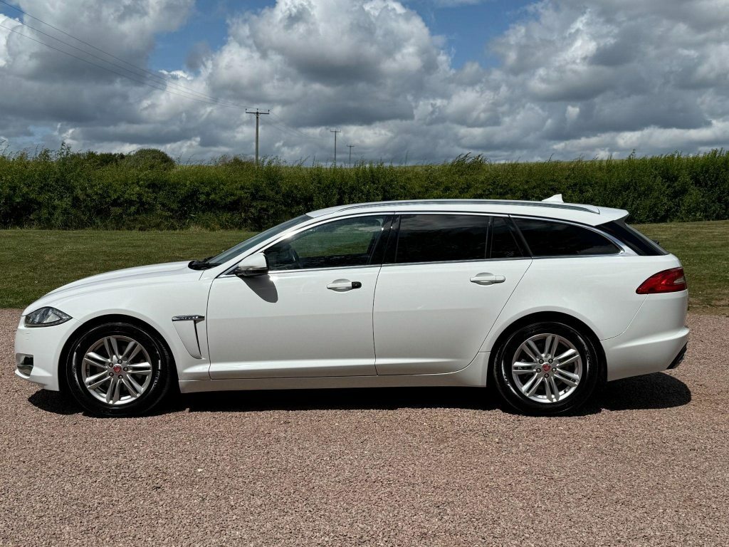 Jaguar XF 3.0D V6 Luxury Sportbrake Euro 5 S S White #2