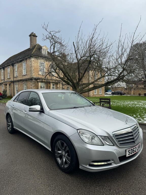 Mercedes-Benz E Class Saloon 2.1 E220 Cdi Blueefficiency Se 201262 Silver