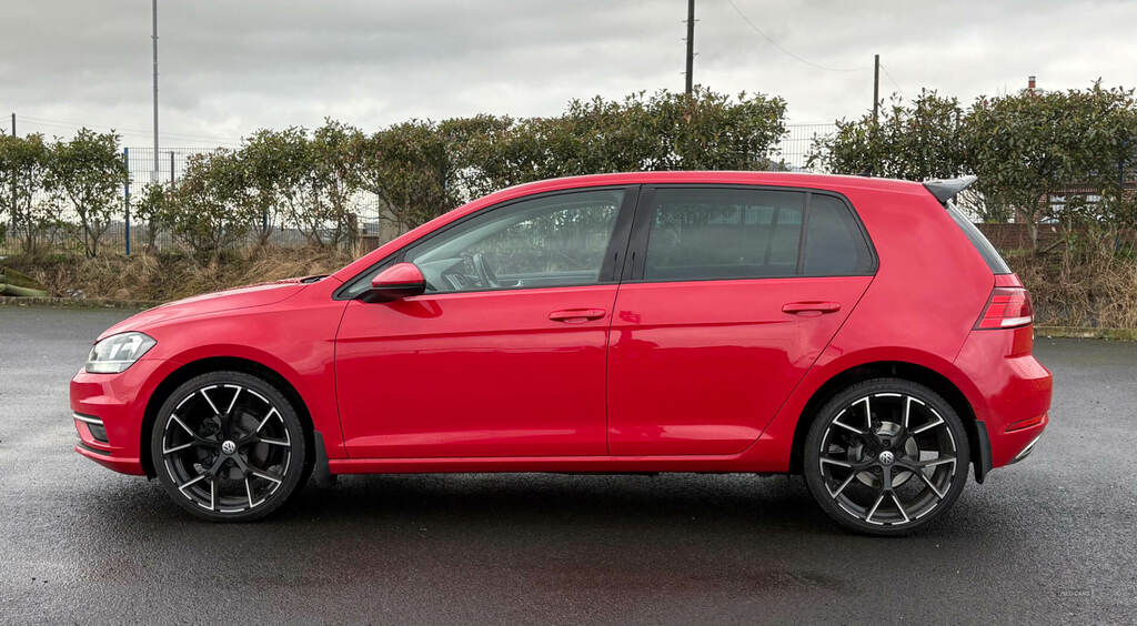 Volkswagen Golf 1.6 Tdi Match YJ19BLT Red #4