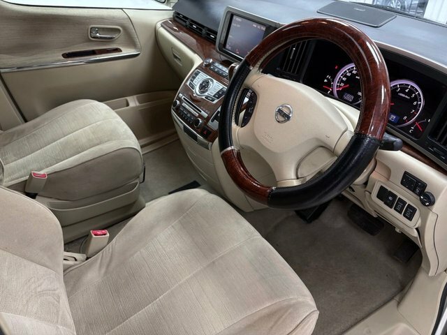 Nissan Elgrand Nissan Elgrand 8 Seats Mpv Silver #3