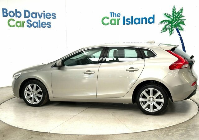 Volvo V40 D2 Inscription Hatchback Gold #5