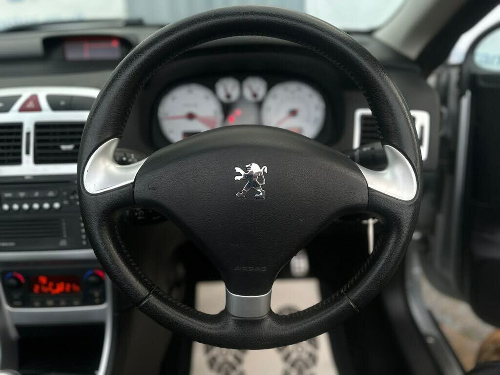 Peugeot 307 CC 2.0 16V S Black #2
