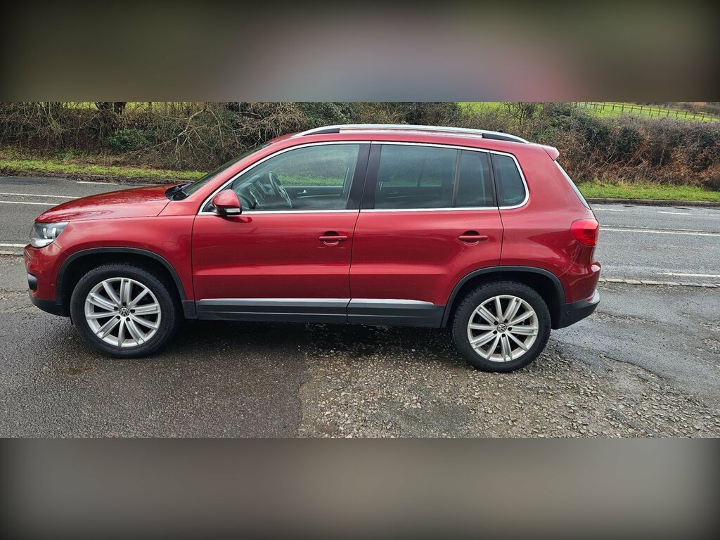 Volkswagen Tiguan 2.0 Tdi Bluemotion Tech Match Edition Dsg 4Wd Euro FD65YDS Red #2