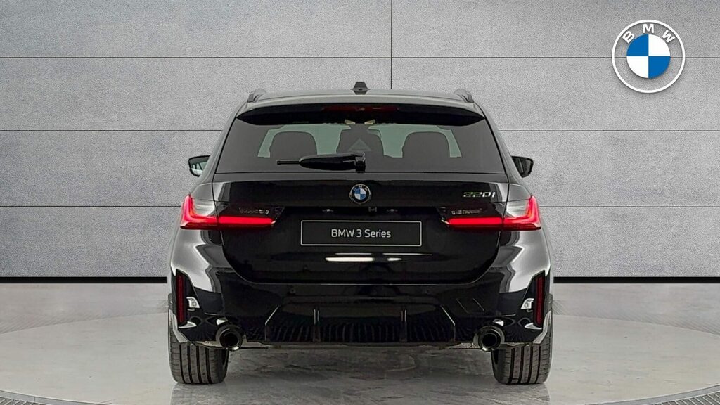 BMW 3 Series Estate Blue #4