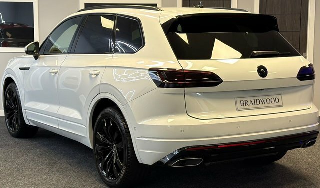 Volkswagen Touareg Suv White #4