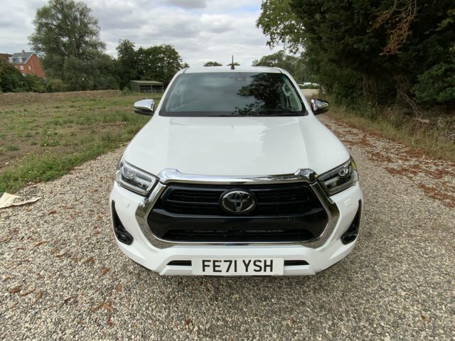 Toyota HILUX D-4d Invincible Pickup Double FE71YSH White #2