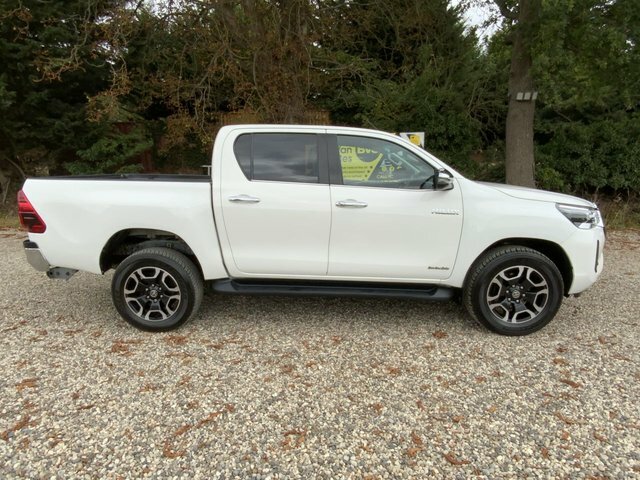 Toyota HILUX D-4d Invincible Pickup Double FE71YSH White #3